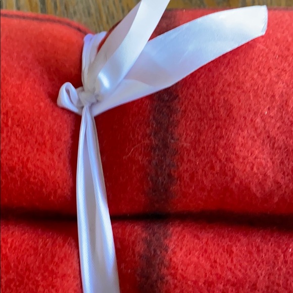 Old Navy- Blanket/Throw NWT - Picture 2 of 4